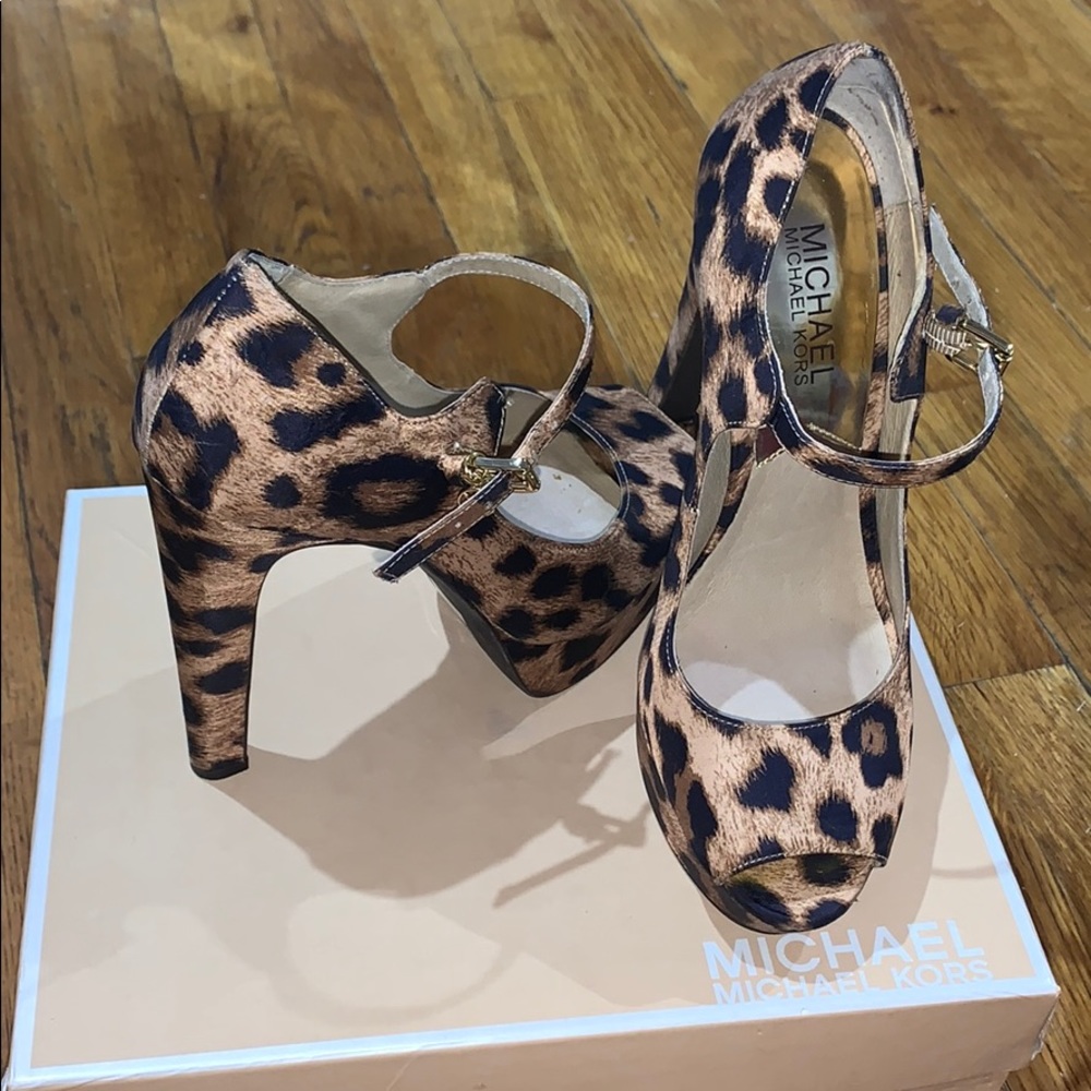 Leopard pumps